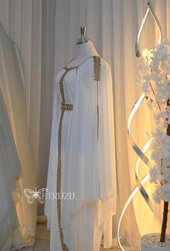 جلابية عربية طويلة مع حزام قماش مطرز