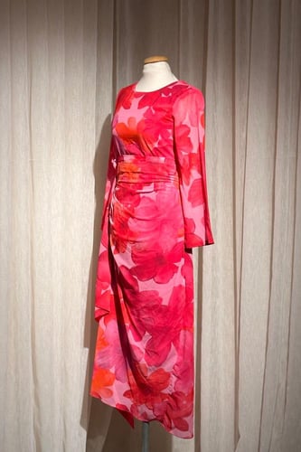 فستان طويل بقماش مشجر بتصميم الورود