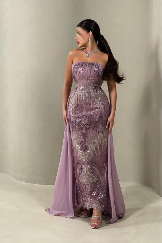 فستان سهرة بقماش مطرز وبذيل من الشيفون