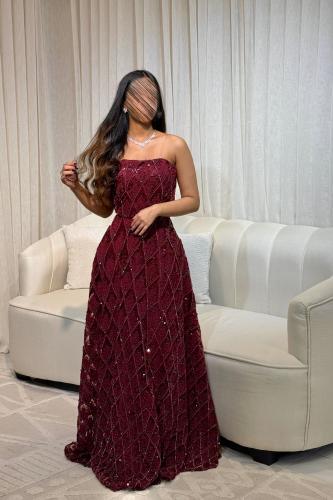 فستان سهرة مميز بتطريز لامع