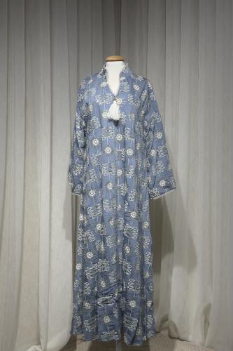 جلابية نسائية طويلة بتطريز عصري مميز