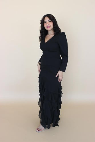 فستان ناعم بأكمام طويلة وقصة الطبقات من الاسفل