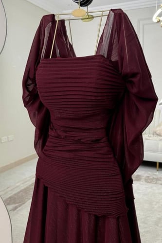 فستان ماكسي ناعم بكسرات مموجة واكمام من الشيفون