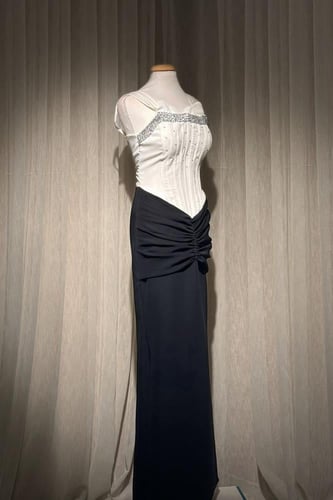 فستان ناعم رسمي بدون اكمام مميز بقصة الكسرات من ال...