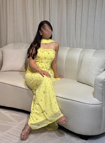 قستان سهرة صيفي بتطريز لامع