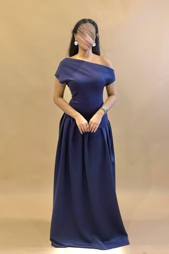 فستان كريب ناعم بكتف واحد