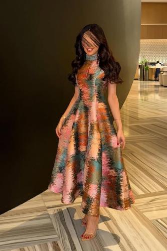 فستان ناعم بدون اكمام بقماش ملون