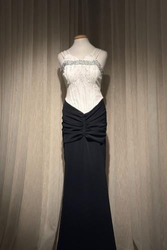 فستان ناعم رسمي بدون اكمام مميز بقصة الكسرات من ال...