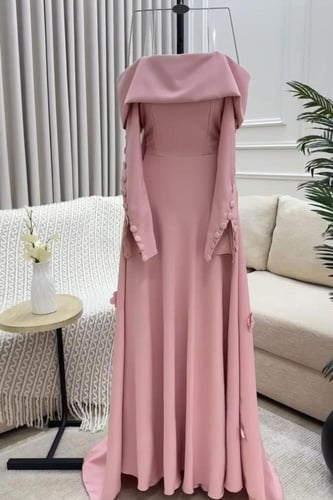 فستان ناعم بأكمام طويلة بأزرار