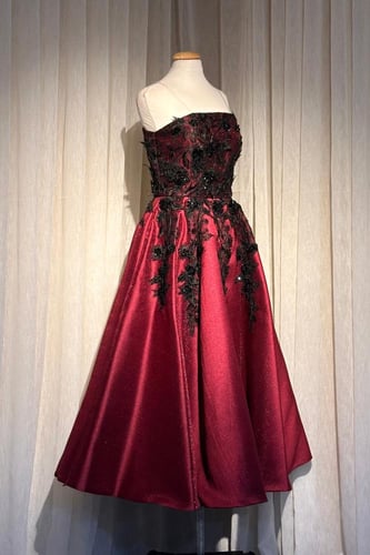 فستان سهرة ميد مزين بالورود