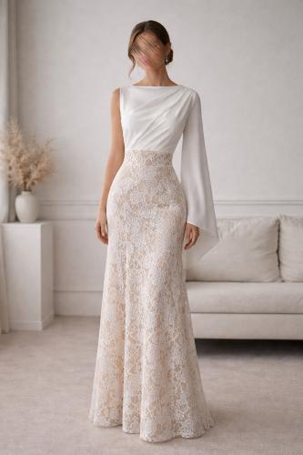 فستان ناعم بدانتيل ذهبي وبكم مفرد