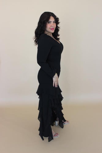 فستان ناعم بأكمام طويلة وقصة الطبقات من الاسفل