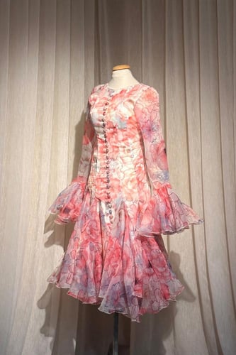 فستان ميد بقماش مشجر وأكمام طويلة