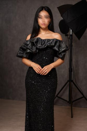 فستان سهرة ماكسي بقماش مطرز لامع