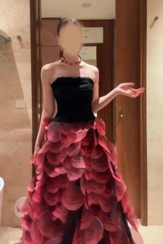 فستان ماكسي متباين بتصميم منفوش