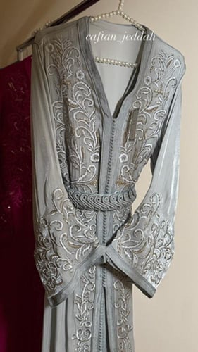 تكشيطة زمرد (اورقانزا مطرزة يدوياً)