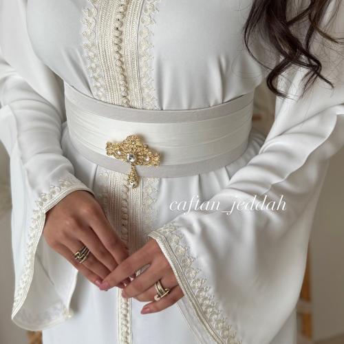 بروش لامع بألوان متعددة