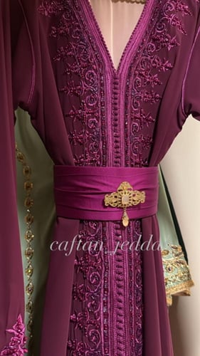 بروش لامع بألوان متعددة