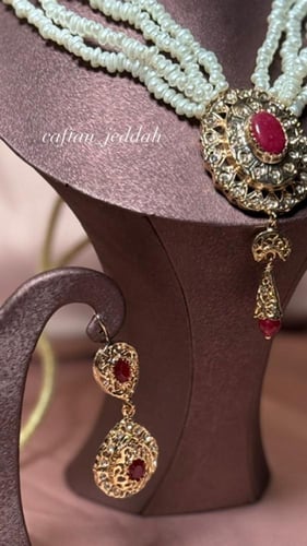 طقم مجوهرات مطلي بالذهب( سلسلة طويلة)