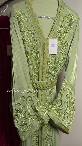 تكشيطة زمرد (اورقانزا مطرزة يدوياً)