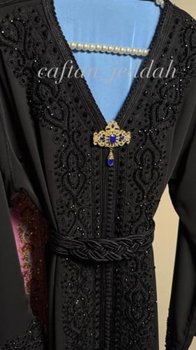 بروش لامع بألوان متعددة