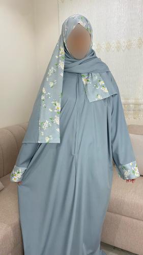 Prayer sheet, plain with zipper, edge of the headscarf, and the sleeve floral