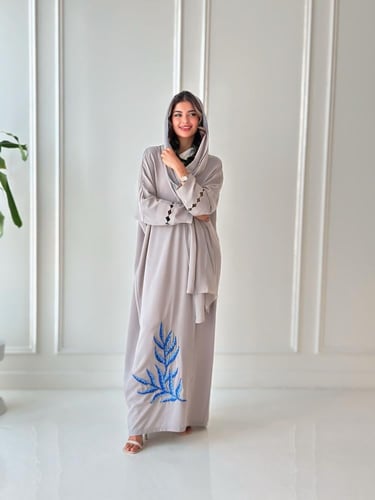 كريب ياباني مطرز بالخيوط والخرز ( نص بشت)