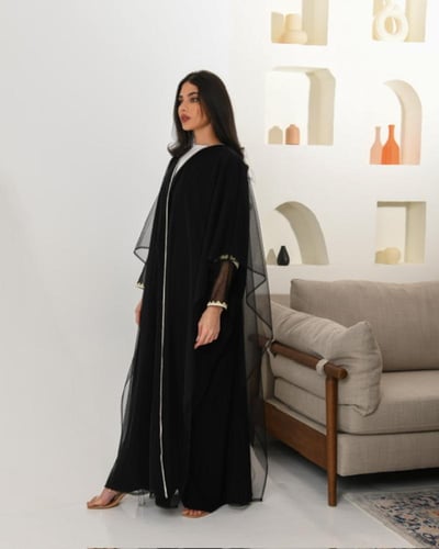 عباية كريب اسود مطرزة اكمام تل