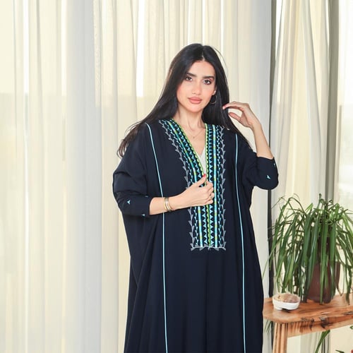 عباية كريب تطريز بالخيوط