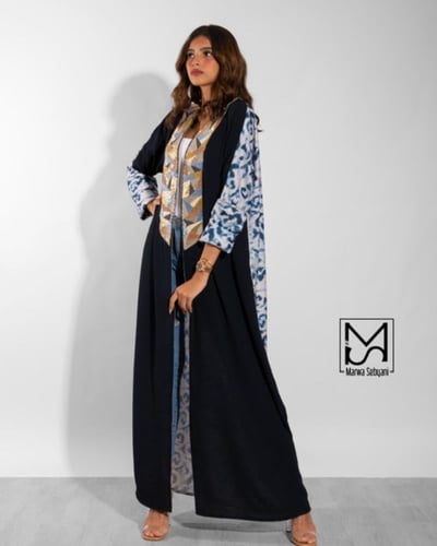 عباية كريب مطرزة