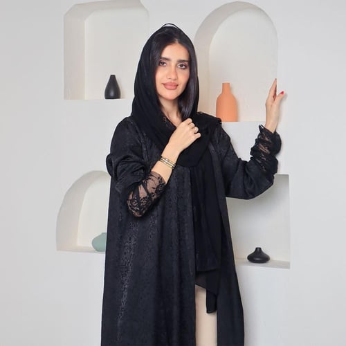 عباية سوداء برسمة الدانتيل واكمام دانتيل