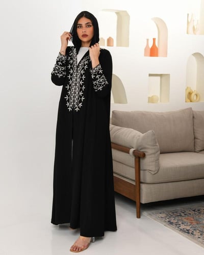 عباية كريب مطرزة قصةكلوش خفيف