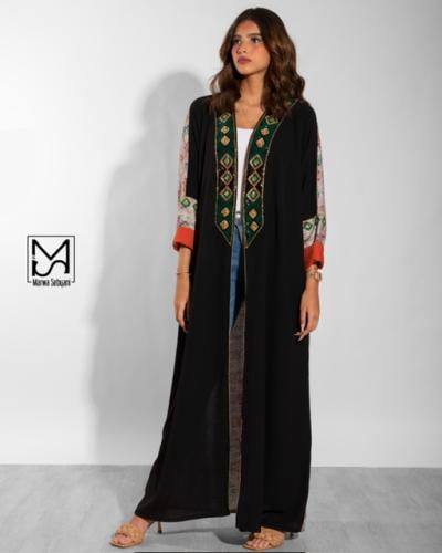 عباية كريب مطرزة