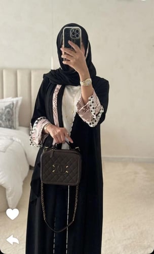 عباية كريب اسود باكمام قطن مشجر