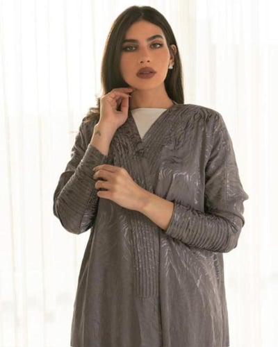 عباية حرير ياباني مقاس 54(M/L)