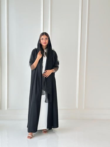 كريب اسود مع تل وطرحة فصوص مقاس 56(M-L)