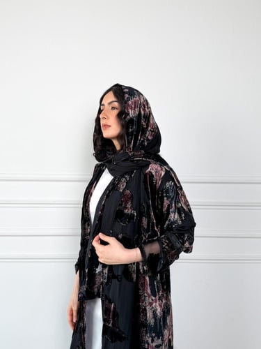 اسود قطيفة مشجر