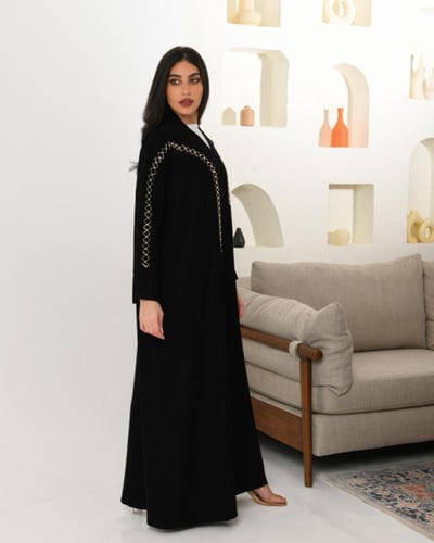 عباية كريب تطريز يدوي مقاس 56(M-L)