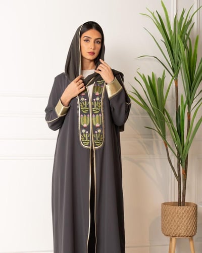 عباية كريب تطريز بالخيوط