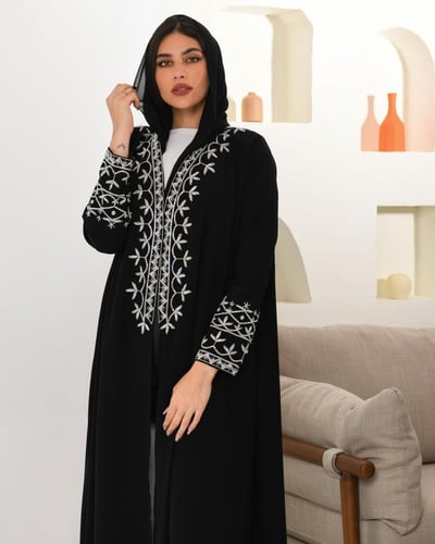 عباية كريب مطرزة قصةكلوش خفيف