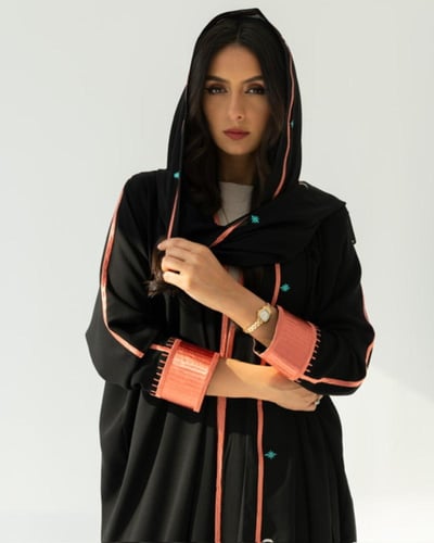 عباية كريب تطريز بالخيوط