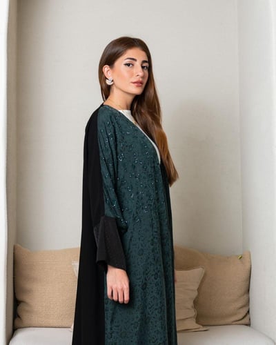 عباية كريب مع حرير ياباني مشجر مطرزة