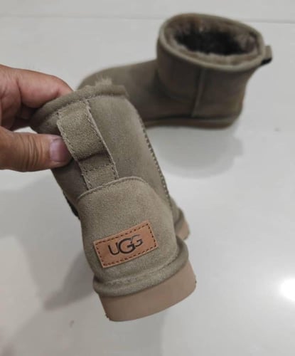 بوت UGG