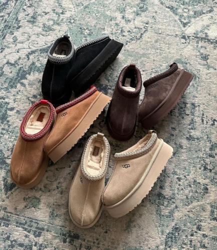 حذاء UGG