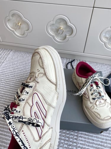 حذاء بالنسياقا