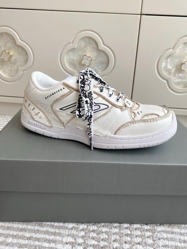 حذاء بالنسياقا