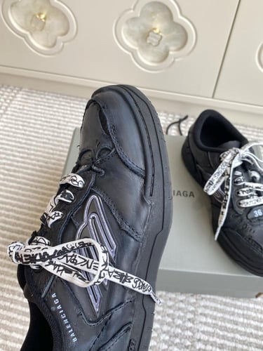 حذاء بالنسياقا