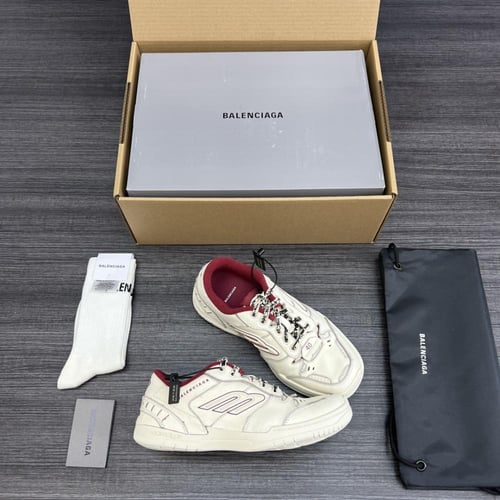 حذاء بالنسياقا