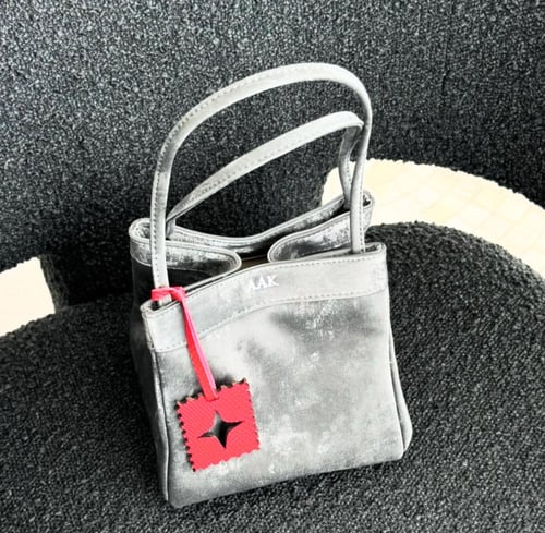 شنطه مع طباعه أحرف