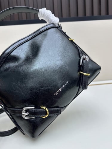 شنطة جيفنشي